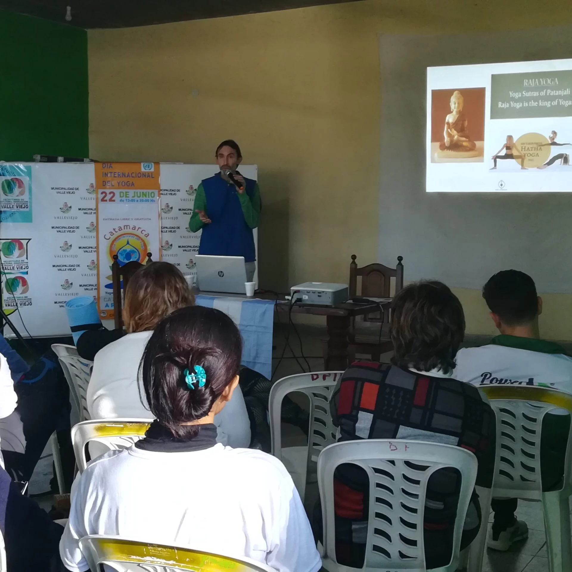 Exponniendo en Fundación de Salud Ayurveda Prema